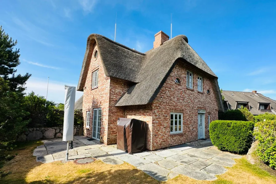  - Haus kaufen in Sylt-Ost / Munkmarsch - Wunderschöne reetgedeckte Haushälfte fussläufig zum Wattenmeer