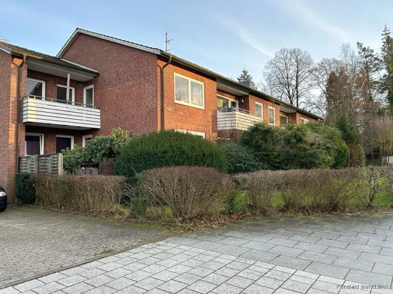 Außenansicht_Emil_Specht_Allee - Wohnung mieten in Aumühle - Gepflegte 2-Zimmer-Erdgeschosswohnung mit Terrasse und S-Bahn-Nähe