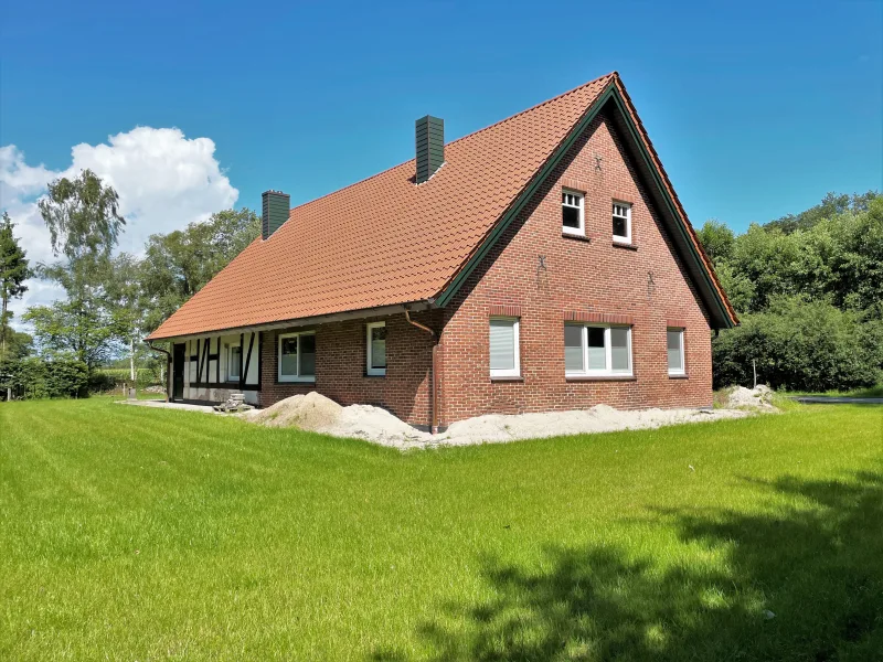 Außenansicht - Haus kaufen in Westerstede - Kernsaniertes EFH auf großzügigem Grundstück! 