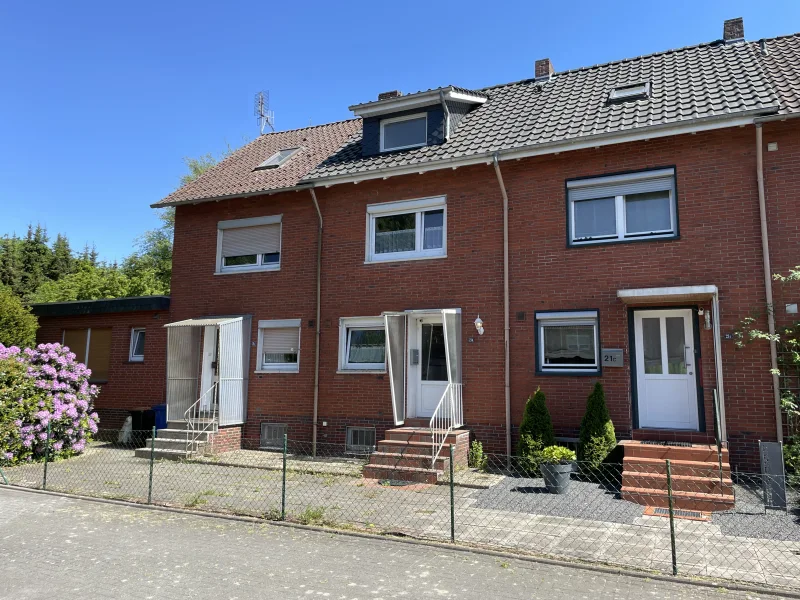 Außenansicht - Haus kaufen in Westerstede - Vermietetes Reihenmittelhaus in Stadtrandlage!