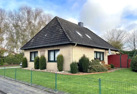 Vorderansicht - Haus kaufen in Westerstede - Charmantes Einfamilienhaus in Sackgassenlage! 