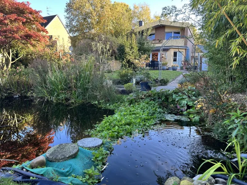 Großer Garten mit Teichanlage