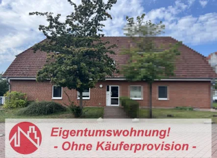 Gebäudeansicht - Wohnung kaufen in Ludwigslust - 3-Zimmer Erdgeschosswohnung in einem 4-Familienhaus mit Garten und Stellplatz / Fernwärme