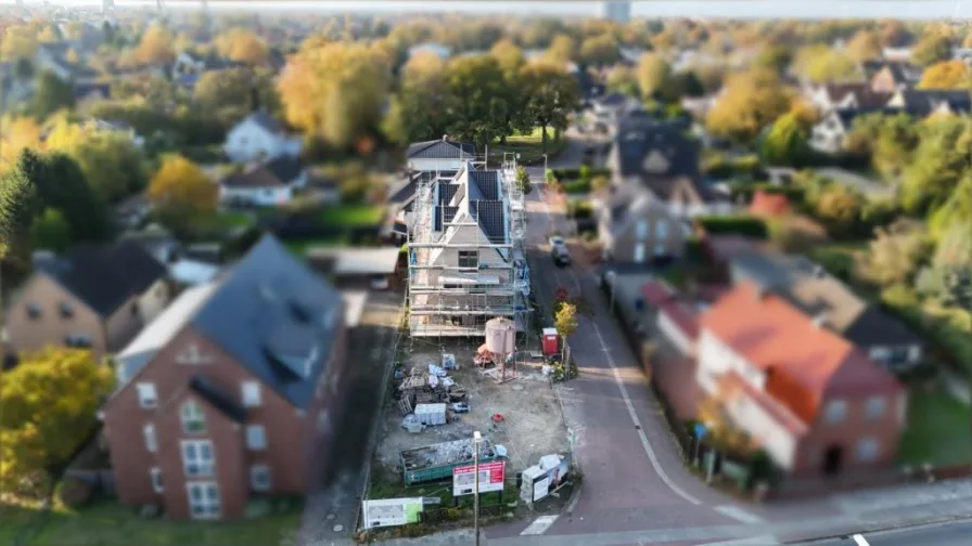 2 - Wohnung kaufen in Delmenhorst - Delmenhorst: ETW mit 4-Zimmern im EG/OG rechts auf knapp 136,35 m² Wohn- und Nutzfläche im KfW40 Standard in einem 4-Familienhaus 