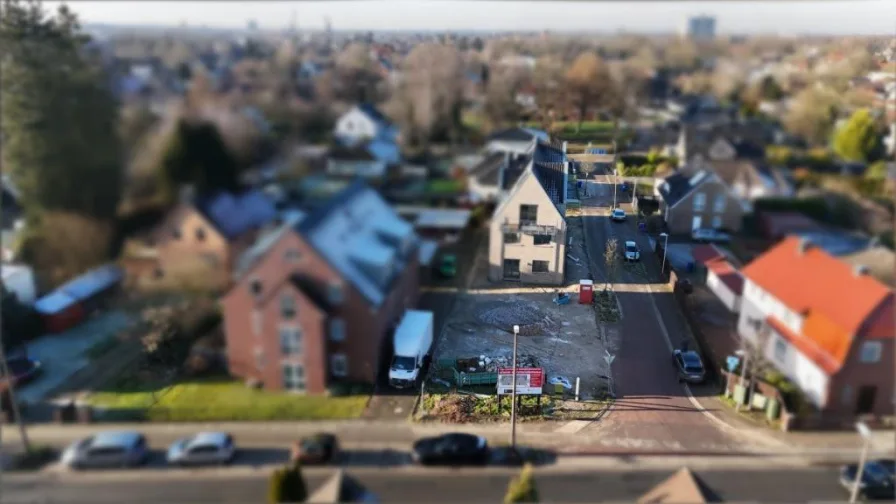 5 - Wohnung kaufen in Delmenhorst - Delmenhorst: ETW mit 4-Zimmern im EG/OG rechts auf knapp 136,35 m² Wohn- und Nutzfläche im KfW40 Standard in einem 4-Familienhaus 