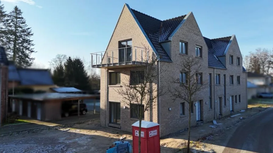 2 - Wohnung kaufen in Delmenhorst - Delmenhorst: ETW mit 2-Zimmern im 2. OG rechts auf knapp 68 m² Wohn- und Nutzfläche im KfW40 Standard in einem 4-Familienhaus 