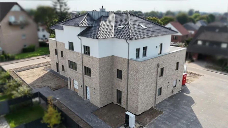 1 - Wohnung mieten in Wildeshausen - Wildeshausen: Neubau 2-ZKB, 1. OG MITTE, 69 m² Wohnfläche mit EBK 