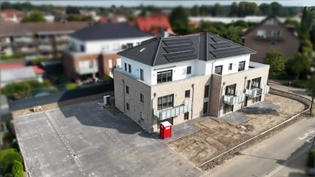 3 - Wohnung mieten in Wildeshausen - Wildeshausen: Neubau 2-ZKB, Erdgeschoss RECHTS, 85 m² Wohnfläche mit EBK 