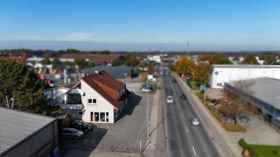 1 - Laden/Einzelhandel mieten in Wildeshausen - Gewerbebetrieb (ehemals Autohaus mit Werkstatt+ Kfz-Lackierhalle)mit Außen- und Stellflächen