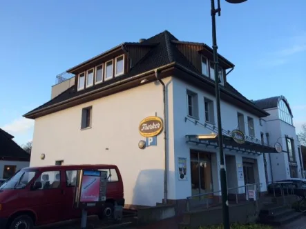 Straßenanischt - Wohnung mieten in Großenkneten/Ahlhorn - Moderne 2- Zimmer- Studiowohnung mit Dachterrasse im Wohn- und Geschäftshaus in Ahlhorn