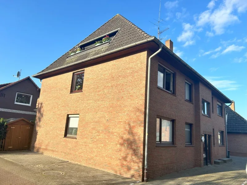 Aussen - Wohnung mieten in Wildeshausen - Solide 3 Zimmer Dachgeschosswohnung in zentraler Lage in Wildeshausen