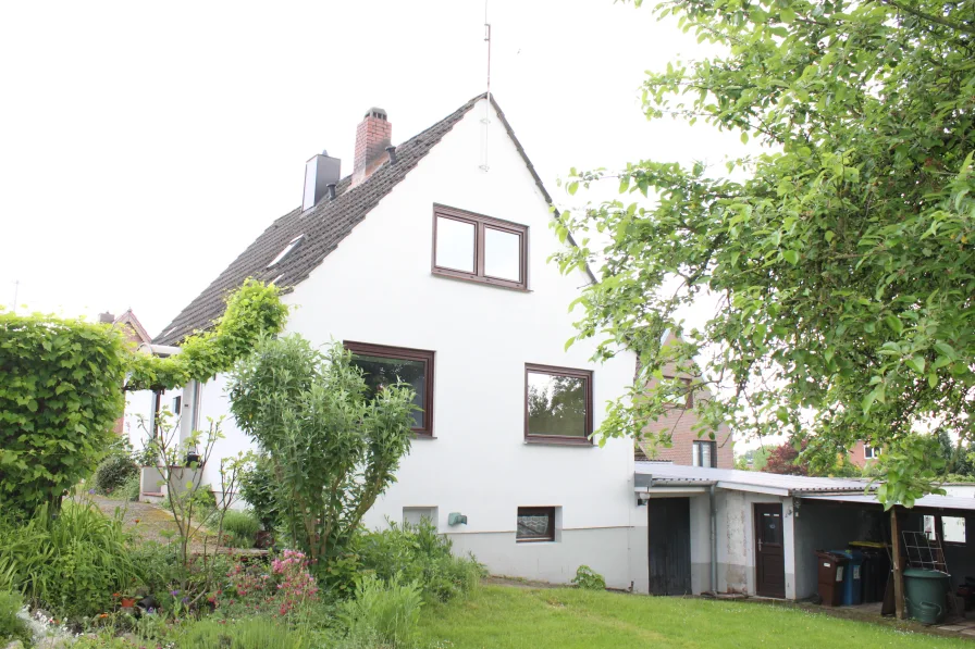 Gartenansicht - Haus kaufen in Reinfeld - Reinfeld: 1-Fam.-Haus mit Keller in Sackgassenlage / Grundstück ca. 880 m²