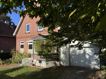 Carport - Haus kaufen in Rellingen - Lassen Sie sich überzeugen - auch mit A23 im Hintergrund - Viel Platz im Nebengebäude, Garage etc.