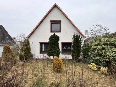 Hausansicht - Haus kaufen in Rellingen - Haus mit Potential - sanieren oder neu bebauen?