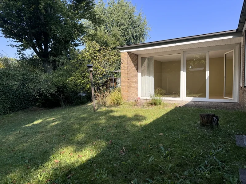 Blick auf  Terrasse - Haus kaufen in Hamburg / Lurup - Willkommen in Ihrem neuen Zuhause - Kettenbungalow ebenerdig  in ruher Lage