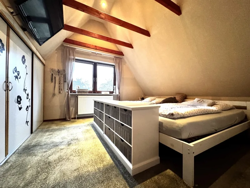 Schlafzimmer DG