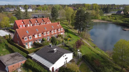 Luftaufnahme - Haus kaufen in Westerrönfeld - Ebenerdiges Wohnen in zurückgezogener Lage am Wasser