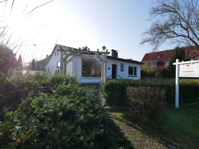 Bungalow in Westerrönfeld - Haus kaufen in Westerrönfeld - Ebenerdiges Wohnen in zurückgezogener Lage am Wasser