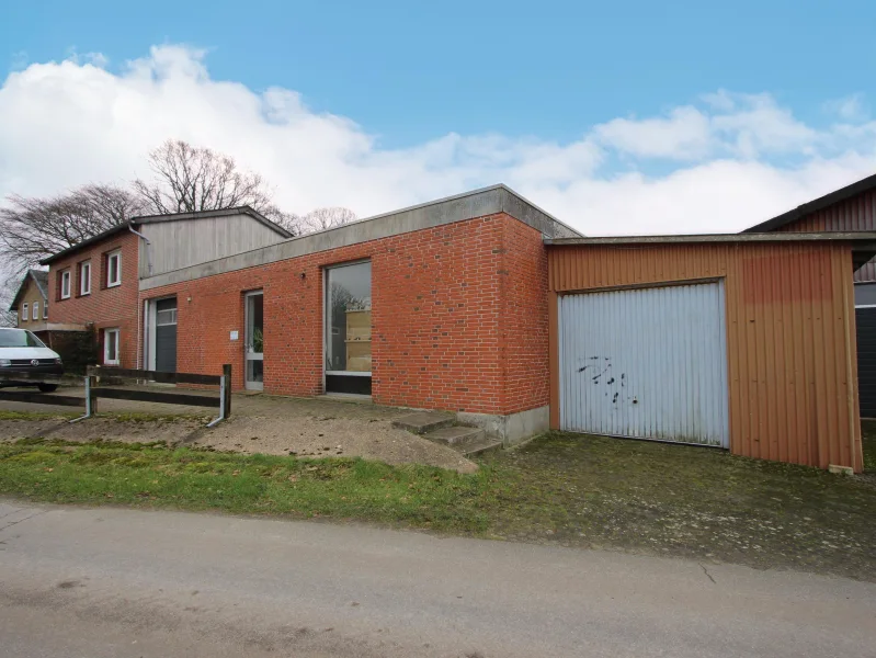 Blick zu der Gewerbefläche - Halle/Lager/Produktion kaufen in Haale - Wohnhaus mit Gewerbefläche und 2 Hallen. Viel Platz für ihre Ideen