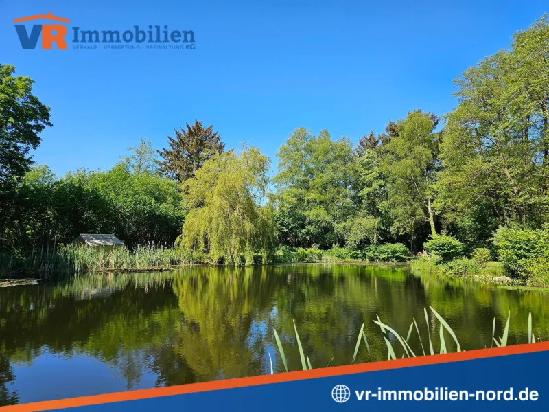 Freizeitgrundstück mit altem Baumbestand und großem Bade- und Fischteich - Grundstück kaufen in Gokels - Garten Eden: Ein Paradies für Wasserfreunde und Naturliebhaber