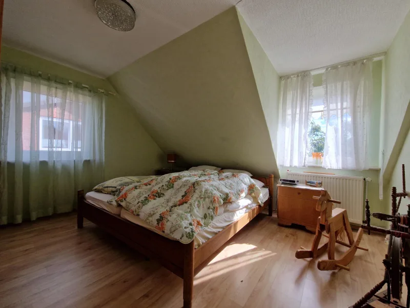 Schlafzimmer Dachgeschoss große Wohnung