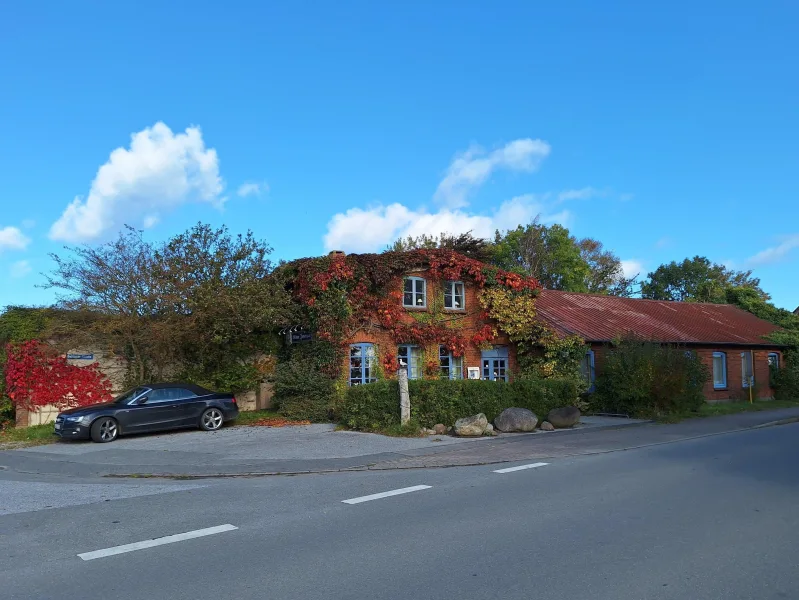 Straßenansicht aus Richtung Süden