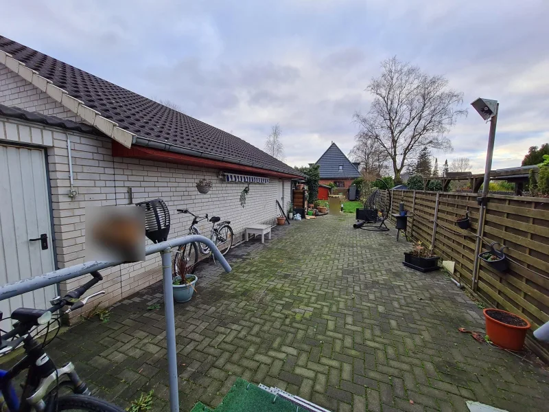 Terrasse hinter dem Haus