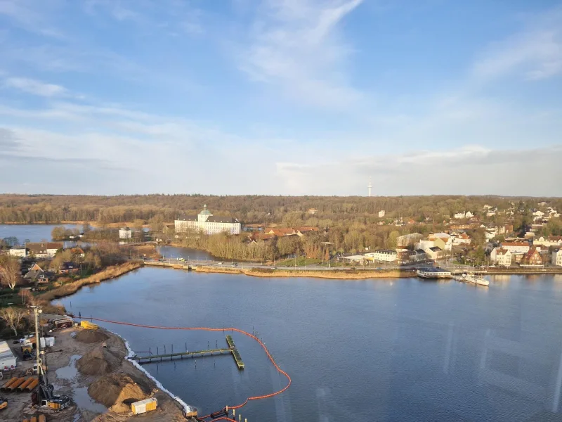 Blick auf die Schlei, die Stadt Schleswig und das Schloss Gottorf