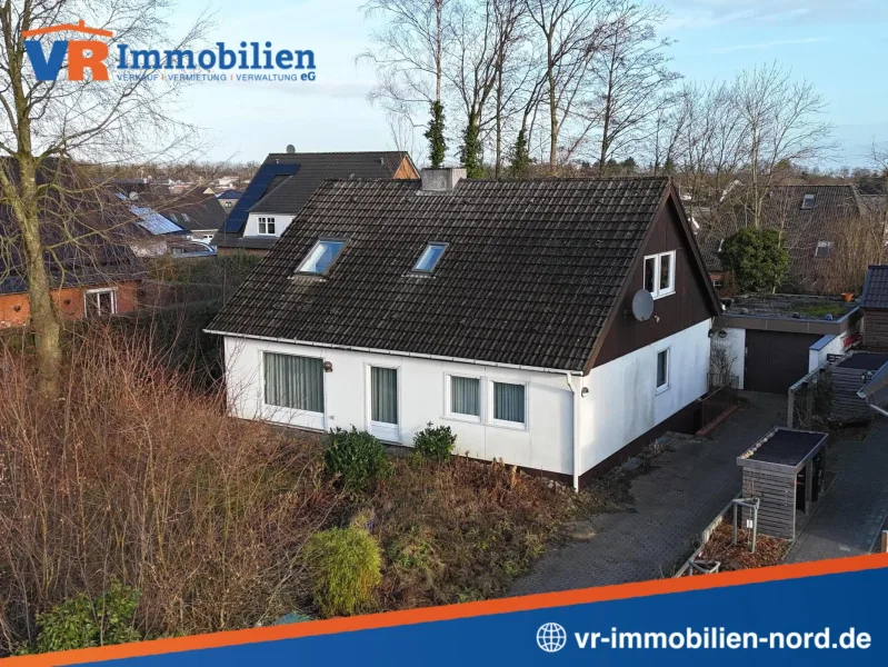 Die Vorderansicht der Immobilie - Haus kaufen in Schleswig - Großzügiges Einfamilienhaus mit viel Potenzial in Schleswig-Nord