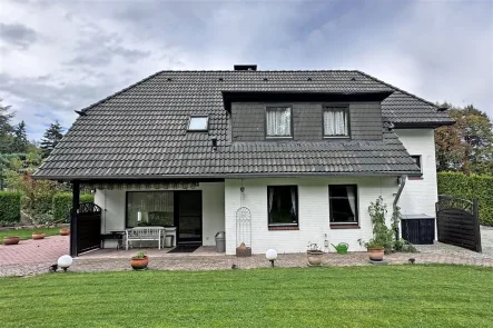 Front1 - Haus kaufen in Seevetal - Intimes Wohnen im Grünen! Für die Öffentlichkeit nicht einsehbar! "Alt & Jung" hier möglich!