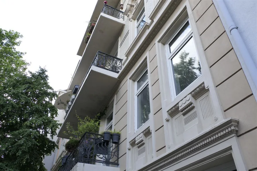 Stuck Fassade  - Zinshaus/Renditeobjekt kaufen in Hamburg - ***HAMBURG-EIMSBÜTTEL***JUGENDSTIL-MEHRFAMILIENHAUS ZU VERKAUFEN***