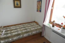 kleines Schlafzimmer im EG