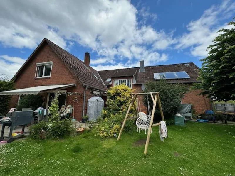 Gartenansicht - Zinshaus/Renditeobjekt kaufen in Rosengarten , Kr Harburg - ***ROSENGARTEN-ECKEL***MEHRFAMILIENHAUS MIT 2/3 EINHEITEN ZU VERKAUFEN***