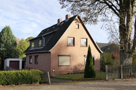 Straßenansicht - Haus kaufen in Buchholz - ***BUCHHOLZ*** EINFAMILIENHAUS MIT GARTEN UND BAUPOTENTIAL NÄHE INNENSTADT***