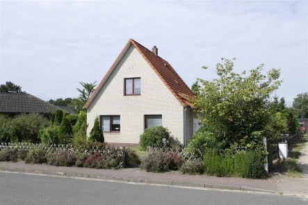 Außenansicht  - Haus kaufen in Drestedt - ***DRESTEDT***GEMÜTLICHES EINFAMILIENHAUS IN TOLLER WOHNLAGE* SEHR GEPFLEGT UND IN TOLLEM ZUSTAND***