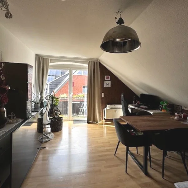 Wohnzimmer mit Balkon