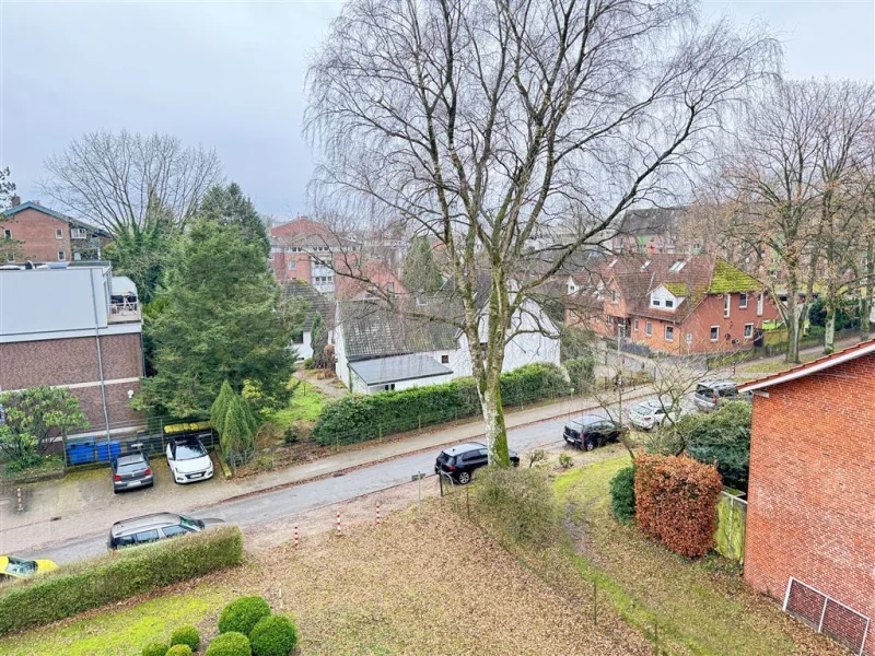 Blick vom Balkon (ruhige Wohnstraße - Sackgasse)