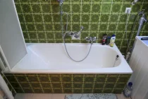 Badewanne mit Dusche