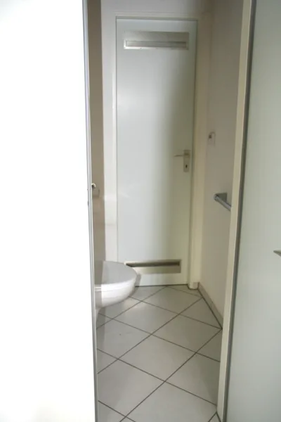 Duschbad-WC-Beidseitig-Begehbar-001