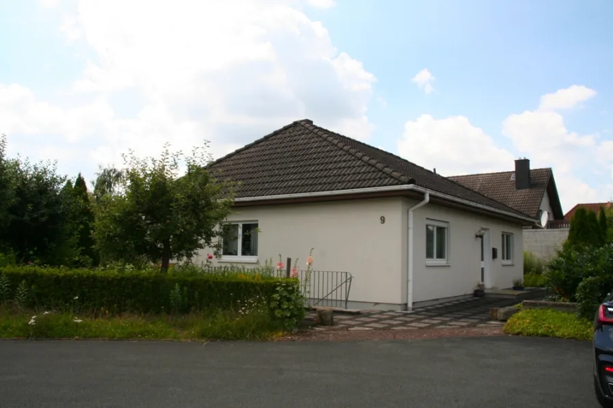 Aussenansicht-001 - Haus kaufen in Hessisch Oldendorf - Preissenkung .... Wohnen Auf Einer Ebene ... !!!