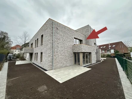 Außenansicht Wohnung Nr. 5 mit Pfeil - Wohnung mieten in Münster - Neubauwohnung in Münster - Fertigstellung 01.05.2024!