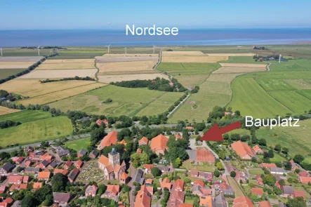 Luftfoto Grundstück und Nordsee mit Bezeichnung - Haus kaufen in Krummhörn / Pilsum - Neubau - Doppelhaushälfte an der Nordsee!