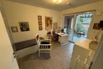 Schlafzimmer mit Zugang zum Balkon