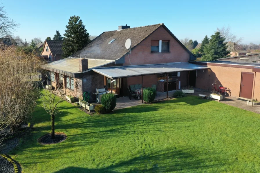 Gartenansicht - Haus kaufen in Klausheide - Familienidylle mit großem Garten