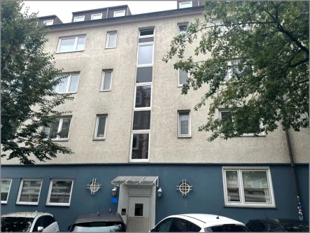 Vorderansicht - Wohnung kaufen in Hamburg-Altona - Verkauft! Altona - Geräumige 2 Zimmer Wohnung mit Balkon und Einbauküche, zentrale Lage in Sackgasse