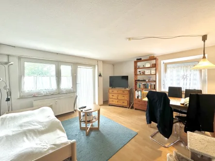 Wohnzimmer - Wohnung kaufen in Tübingen / Waldhausen - Kapitalanlage: 3-Zimmer-Wohnung in ruhiger Lage!