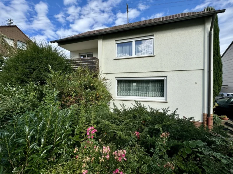 Vorderansicht - Haus kaufen in Neuhausen - Großzügiges Einfamilienhaus mit weitläufigem Garten!