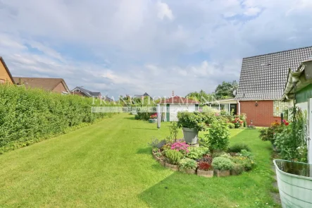 Garten seitlich - Grundstück kaufen in Hamburg - Großes Baugrundstück in Hamburg-Horn mit Einfamilienhaus als Altbestand