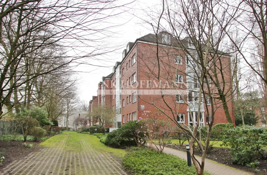 Außenansicht - Wohnung kaufen in Hamburg - 2-Zimmer-Wohnung mit Balkon und TG-Stellplatz in Hamburg-Uhlenhorst