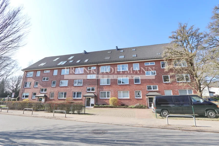 Hausansicht - Wohnung kaufen in Hamburg - Praktisch geschnittene 2,5-Zi. Wohnung zur Eigennutzung oder als Anlage in Hamburg-Bramfeld